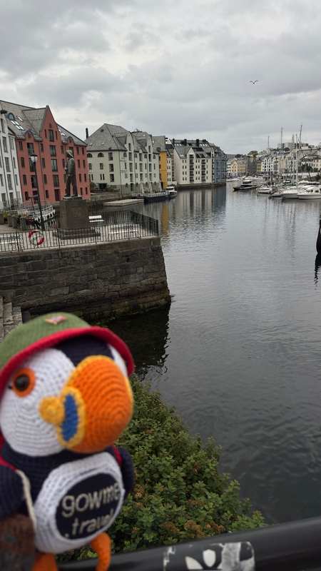 Ålesund city center, Trøndelag — Heated benches in Ålesund city center offering warmth and views